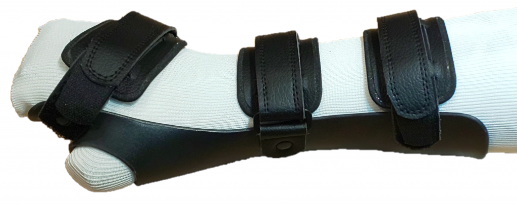 手関節背屈保持装具